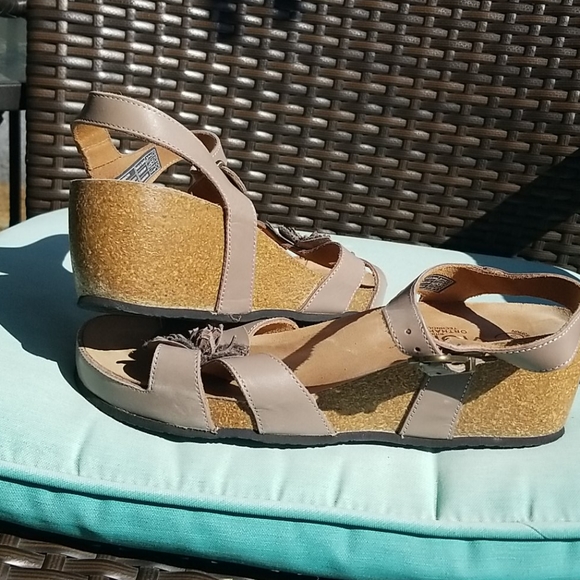 Vionic wedge - Picture 3 of 4